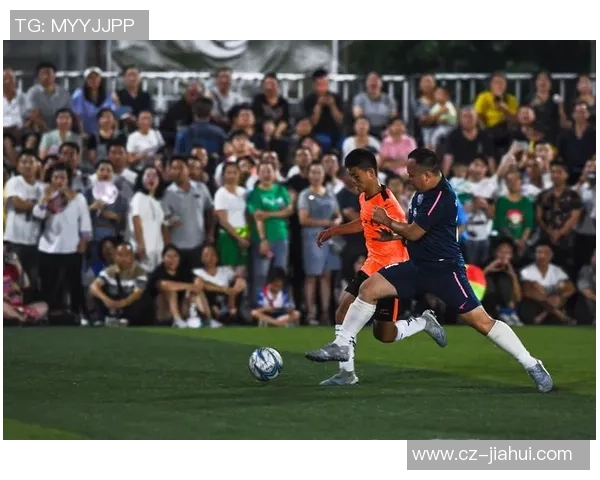 足球巨星闪耀登场现场解说全景展现球迷热情与竞技魅力 足球巨星闪耀登场现场解说全景展现球迷热情与竞技魅力